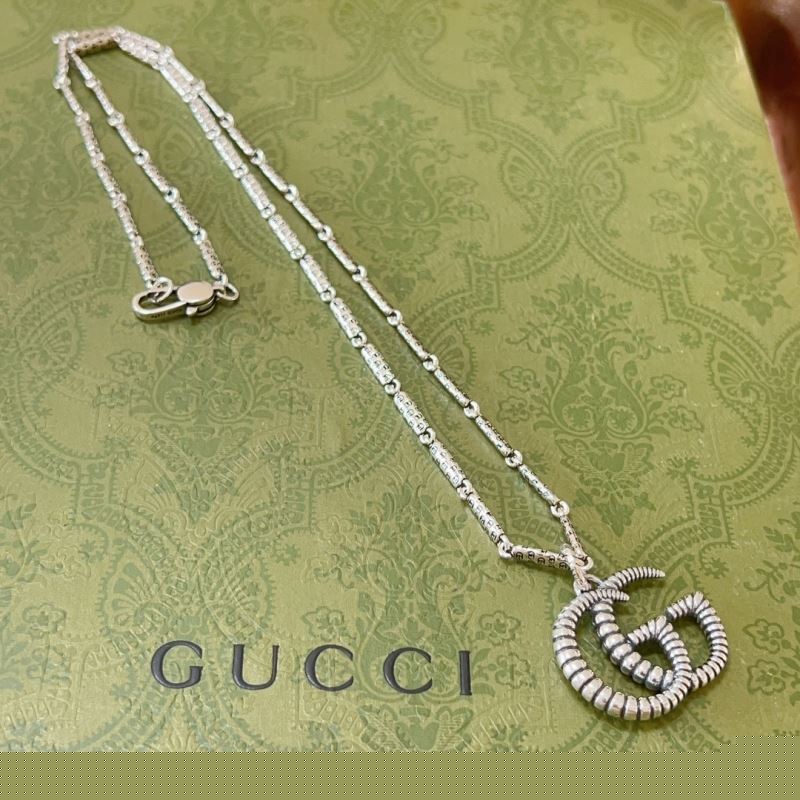 G*u*i necklaces